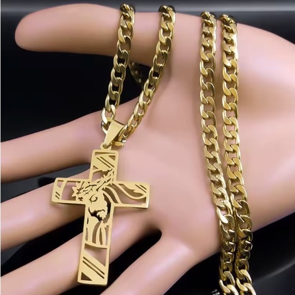 Jesus Cross Necklace. - Picture 2 of 4